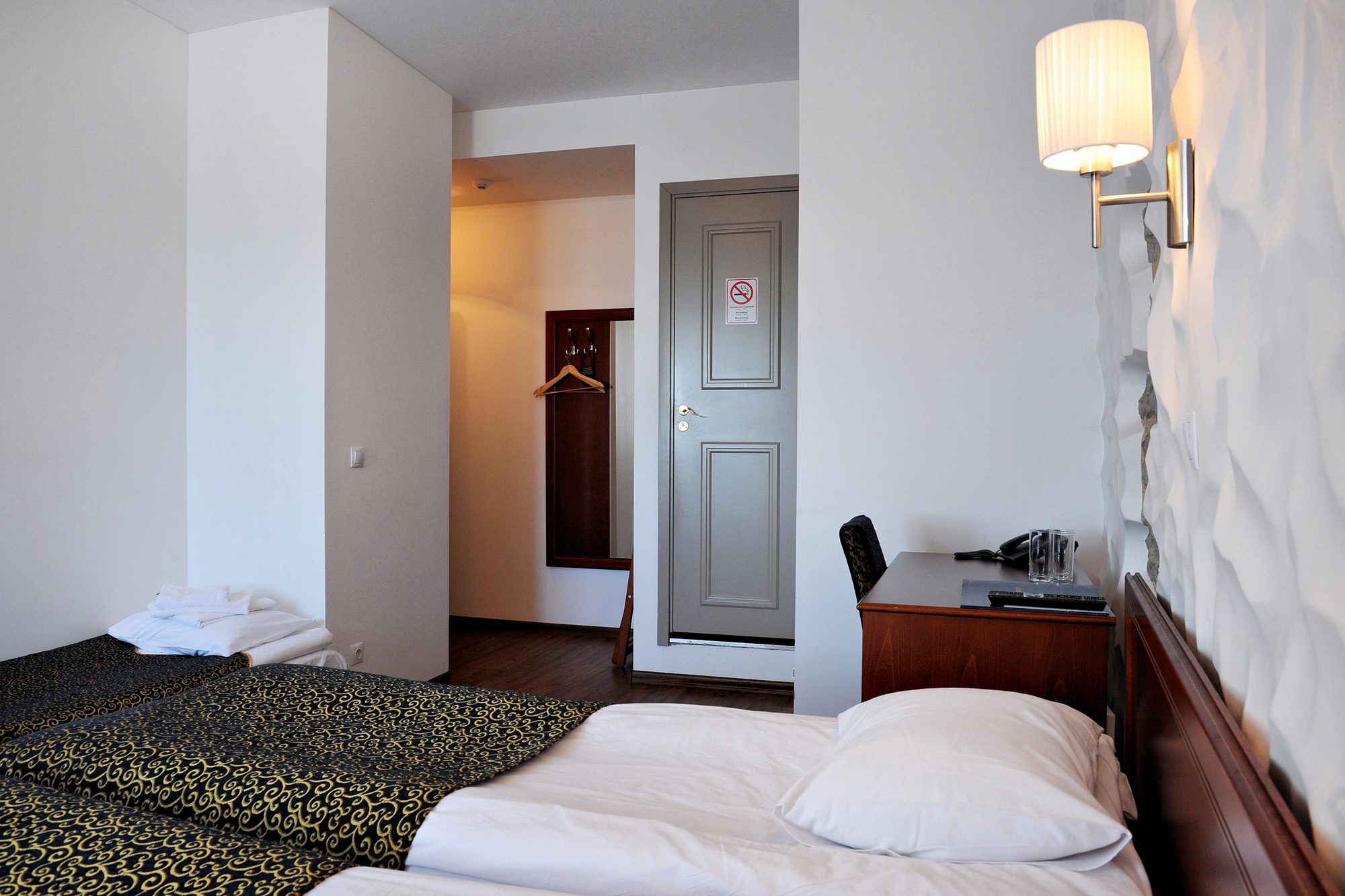 2015 04 Standard room 2