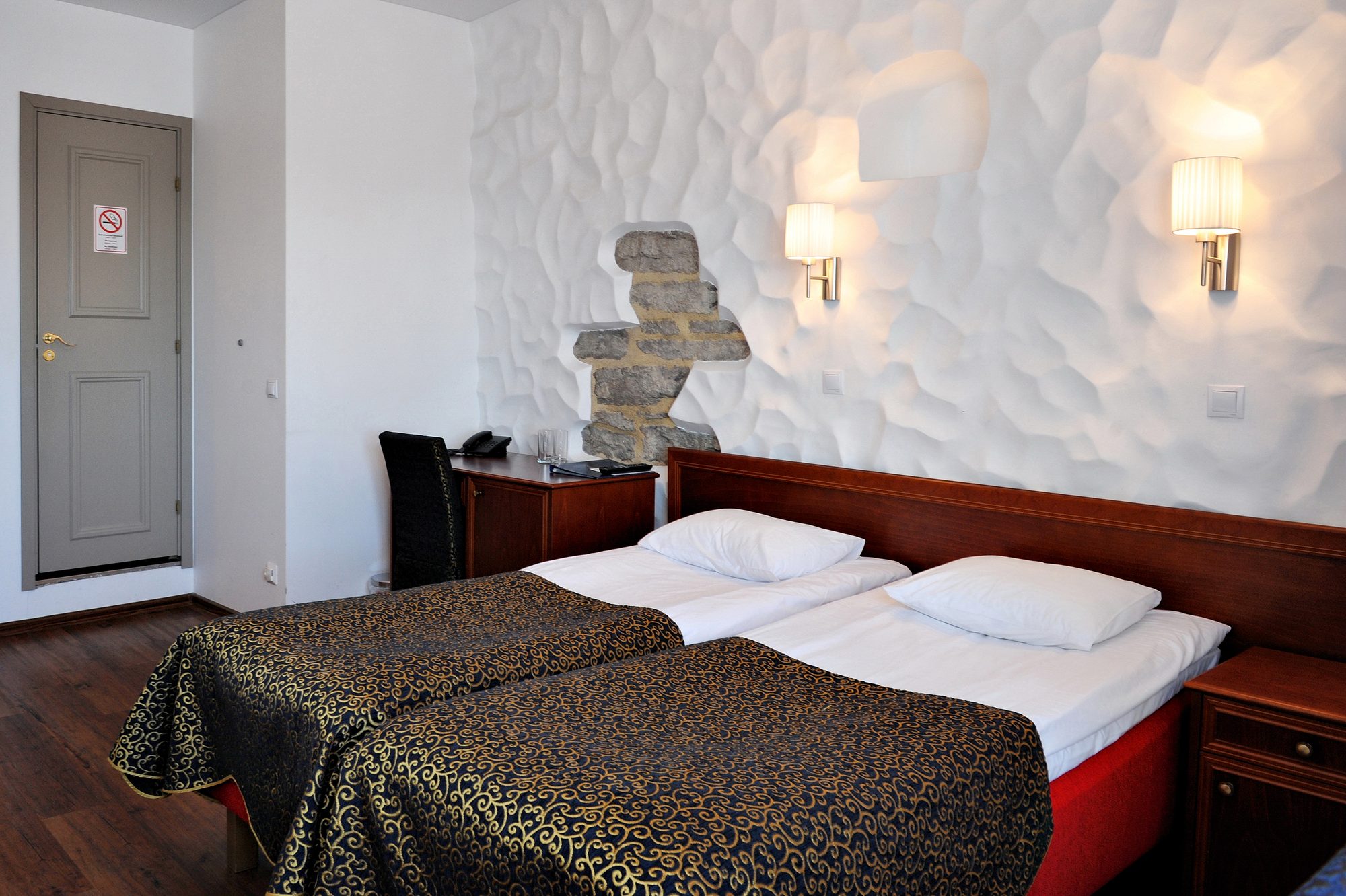 2015 04 Standard room 3